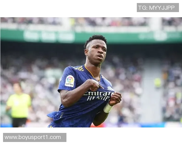 卡马乔谈维尼修斯情绪波动与阿隆索适应首赛季的挑战